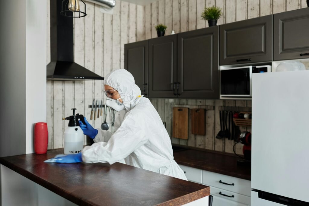 HOME AND BUSINESS PEST CONTROL